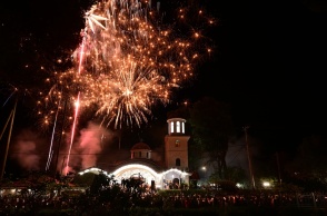 10 + 1 εικόνες από την Ανάσταση στις εκκλησίες της Ελλάδας