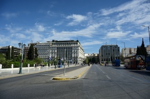 Άδεια πόλη η Αθήνα την Κυριακή του Πάσχα - Λιγοστά αυτοκίνητα στο κέντρο