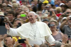 Πάπας Φραγκίσκος: Τι συμβαίνει όταν πεθαίνει ο Πάπας - Θα είναι ο πρώτος εδώ και πάνω από έναν αιώνα που θα ταφεί εκτός Βατικανού.