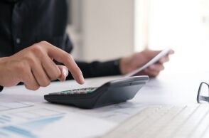 ΑΑΔΕ: Στις 25 Απριλίου η αυτόματη υποβολή των προσυμπληρωμένων φορολογικών δηλώσεων - Εκπτώσεις φόρου για έγκαιρη υποβολή