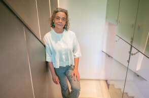 Ιωάννα Ράλλη: «Μου αρέσει να δουλεύω με σύρμα, νήμα, ύφασμα. Στα παπούτσια συνδυάζονται αυτά»