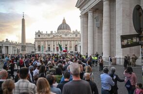 Live εικόνα από το Βατικανό: Ποιοι ηγέτες θα παραστούν στην κηδεία του Πάπα Φραγκίσκου
