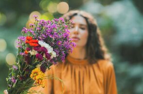 Ποιοι γιορτάζουν σήμερα 27 Απριλίου 2025; Το εορτολόγιο της Athens Voice σου τους θυμίζει. Μην ξεχάσεις να τους δώσεις τις ευχές σου!