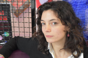 Κιμώνα Βενιέρη Βασιλάκη: «Οι επτά πλανήτες» ευθυγραμμίζονται στα Εξάρχεια