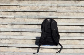 Σακίδιο σε σκαλιά