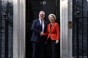 Ε.Ε. και Ηνωμένο Βασίλειο ετοιμάζουν νέα στρατηγική συνεργασία για εμπόριο, ασφάλεια και στήριξη Ουκρανίας, αψηφώντας τις απειλές Τραμπ.