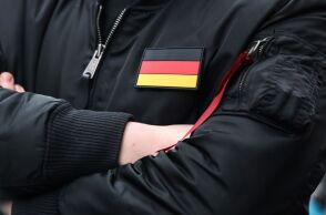 Η Γερμανία χαρακτήρισε επίσημα το AfD ως ακροδεξιά εξτρεμιστική οργάνωση, επιτρέποντας αυξημένη παρακολούθηση από τις υπηρεσίες πληροφοριών.