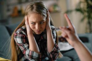 Τι επιπτώσεις έχει η σωματική τιμωρία στα παιδιά - Οι επιπτώσεις στη συμπεριφορά και την υγεία τους - Τα αποτελέσματα μελέτης