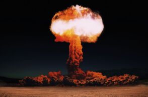 Δημοσκόπηση: Πολλοί σε ΗΠΑ και Ευρώπη θεωρούν πιθανό έναν Τρίτο Παγκόσμιο Πόλεμο εντός δεκαετίας, με βασική αιτία τη Ρωσία και φόβους για χρήση πυρηνικών.