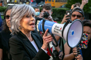 Radical chic: Πλούσιοι και διασημότητες στους κοινωνικούς αγώνες