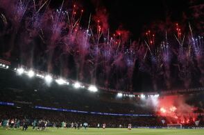 Παρί Σεν Ζερμέν-Άρσεναλ: Αυτοκίνητο έπεσε σε πλήθος φιλάθλων μετά το παιχνίδι