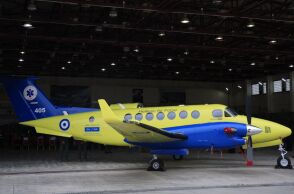 Δείτε το ολοκαίνουργιο «ιπτάμενο» ασθενοφόρο, το αεροσκάφος που έκανε δωρεά στο υπ. Υγείας το Ίδρυμα Σταύρος Νιάρχος