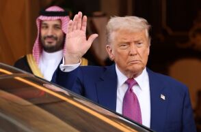 Ντόναλντ Τραμπ: «Η συμμαχία ΗΠΑ-Σαουδικής Αραβίας πιο ισχυρή από ποτέ» μετά την υπογραφή συμφωνίας εξοπλισμών 142 δισ. δολαρίων
