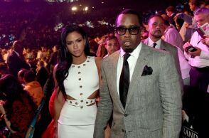 Η Κάσι Βεντούρα καταγγέλλει κακοποίηση και εξευτελιστικά "freak-offs" στη δίκη του Diddy, λέγοντας πως θα επέστρεφε τη συμφωνία των $20 εκατ. για να τα αποφύγει