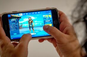 Το Fortnite μη διαθέσιμο σε iPhone παγκοσμίως - Κλιμακώνεται η διαμάχη με την Epic Games για τις πληρωμές και την κυκλοφορία του βιντεοπαιχνιδιού.