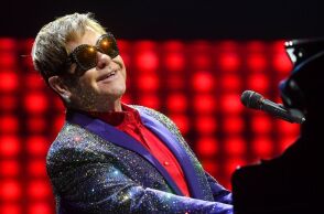 Ο Έλτον Τζον καταγγέλλει ως «εγκληματική» την πρόθεση της κυβέρνησης της Βρετανίας να επιτρέψει την εκμετάλλευση έργων από τεχνητή νοημοσύνη χωρίς άδεια.