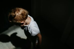 Λάρισα: Τι είδε η παιδίατρος στα κακοποιημένα παιδιά όταν τα εξέτασε