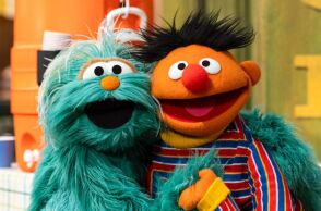 Mεταφέρεται στη streaming πλατφόρμα του Netflix μετά την απόφαση Τραμπ να κόψει τη χρηματοδότηση του PBS, το θρυλικό παιδικό πρόγραμμα Sesame Street