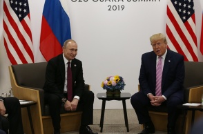 Ντόναλντ Τραμπ (δεξιά) και Βλαντιμίρ Πούτιν σε συνάντησή τους το 2019