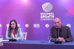 Γιάνης Βαρουφάκης για Σοφία Τουντούρη: «Η κυρία εξευτελίζει το επάγγελμά σας» - Δηλώσεις του επικεφαλής του ΜέΡΑ25 μία εβδομάδα μετά το επεισόδιο με τη δημοσιογράφο