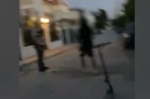 Γλυκά Νερά: Βίντεο ντοκουμέντο από τη στιγμή που ο 17χρονος γρονθοκοπεί τον 48χρονο 