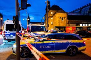 Σύρος πρόσφυγας 19 ετών επαινείται για την ακινητοποίηση δράστιδας επίθεσης με μαχαίρι στο Αμβούργο - Η σωτήρια παρέμβασή του.