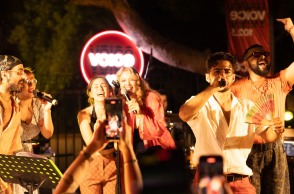 Όλοι οι καλλιτέχνες μαζί στην σκηνή