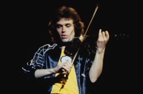 Ο Σάιμον Χάους, μουσικός των Hawkwind και του Ντέιβιντ Μπόουι, πέθανε σε ηλικία 76 ετών - Η πορεία του στη ροκ μουσική και οι σταθμοί της καριέρας του