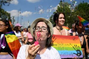 17 χώρες της Ευρωπαϊκής Ένωσης κρούουν τον κώδωνα του κινδύνου για τους ουγγρικούς νόμους κατά των ΛΟΑΤΚΙ+ 