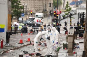 Άνδρας 53 ετών συνελήφθη για απόπειρα ανθρωποκτονίας μετά τη σύγκρουση στην παρέλαση της Λίβερπουλ - 11 άτομα παραμένουν στο νοσοκομείο σε σταθερή κατάσταση.