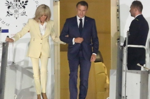 Ο Μακρόν και η Πρώτη Κυρία στην Τζακάρτα 