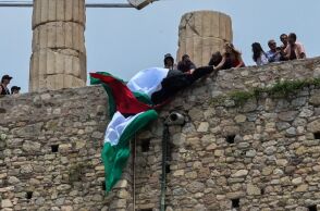 Νέα Αριστερά: 15 προσαγωγές μελών του κόμματος - Ύψωσαν την σημαία της Παλαιστίνης στην Ακρόπολη - Ανακοινώσεις από Νέα Αριστερά και ΣΥΡΙΖΑ-ΠΣ