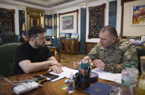 Ο Βολοντίμιρ Ζελένσκι και ο επικεφαλής της επιχείρησης WEB