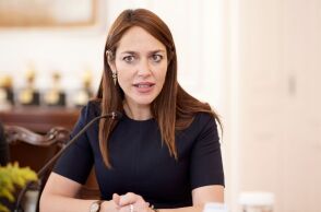 Παρουσίαση της πλατφόρμας Stegasi.gov.gr στον πρωθυπουργό - Μιχαηλίδου: Η κυβέρνηση δίνει 6,5 δισ. σε ένα πολύ μεγάλο φάσμα πολιτικών για το στεγαστικό