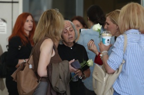 Συγγενείς των θυμάτων της φονικής πυρκαγιάς στο Μάτι έξω από το Εφετείο