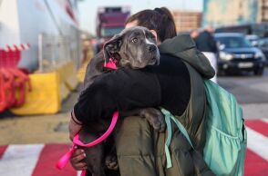 Χιλιάδες εκδρομείς εγκαταλείπουν την Αττική για το τριήμερο του Αγίου Πνεύματος - Πάνω από 35.000 αναχωρήσεις από τον Πειραιά την Παρασκευή και το Σάββατο