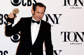 Ο Μπέρτι Κάρβελ θα υποδυθεί τον Cornelius Fudge στη σειρά Χάρι Πότερ