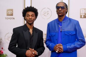 Ο Τζόναθαν Ντέιβις θα ενσαρκώσει τον Snoop Dogg στο επερχόμενο βιογραφικό φιλμ