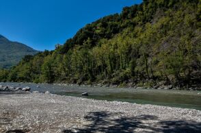 Άρτα: Χωρίς τις αισθήσεις τους τα δύο παιδιά στον Άραχθο ποταμό - Δύο φίλοι τους κατάφεραν να σωθούν