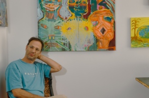 DOMINO EFFECT: Η νέα έκθεση του Community Club μετατρέπει την πολιτική αναταραχή σε τέχνη