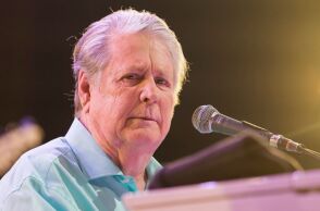 Ο μουσικός κόσμος αποχαιρετά τον Μπράιαν Γουίλσον, ιδρυτή των Beach Boys - Συγκινητικά αφιερώματα από Μπομπ Ντίλαν, Έλτον Τζον και άλλους.