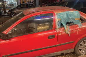 Σε βλέπω στην αμαξάρα σου