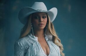 Η Μπιγιονσέ ευχήθηκε από σκηνής στα δίδυμά της, Ρούμι και Σερ, για τα γενέθλιά τους, χαρίζοντας στο κοινό του Λονδίνου μια τρυφερή στιγμή.