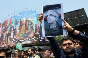 Ιράν: Ορκίζεται εκδίκηση για ισραηλινά πλήγματα σε πυρηνικές εγκαταστάσεις και δολοφονίες αξιωματούχων - Εκτόξευσε drones - Ανησυχία για περιφερειακή κλιμάκωση.