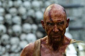 To 28 Χρόνια Μετά ξεδιπλώνει την ιστορία της ταινίας μέσα από το site RageLeaks.net, αποκαλύπτοντας την εξέλιξη του ιού και τη μοίρα των επιζώντων