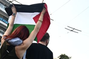 H αριστερά της μαμάς πατρίδας και της πίστης