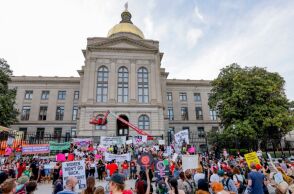 ΗΠΑ: Η 31χρονη Αντριάνα Σμιθ, εγκεφαλικά νεκρή, διατηρήθηκε στη ζωή για να γεννήσει πρόωρα, λόγω του νόμου κατά των αμβλώσεων στη Τζόρτζια