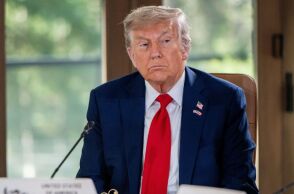 Ο Ντόναλντ Τραμπ απορρίπτει την πρόταση της ΕΕ ως άδικη και απειλεί με δασμούς 50% αν δεν υπάρξει σύντομα εμπορική συμφωνία.