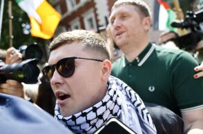 Ο ράπερ των Kneecap, Λίαμ Όγκ Ο’ Άναϊ, κατηγορούμενος για τρομοκρατία, αφέθηκε ελεύθερος με εγγύηση - Η υπόθεση αφορά φερόμενη στήριξη σε Χεζμπολάχ και Χαμάς