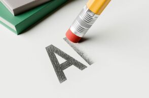 Φυσιοθεραπεία ή φυσικοθεραπεία: Η ανάρτηση Μπαμπινιώτη για τη λέξη που μπερδεύει πολλούς